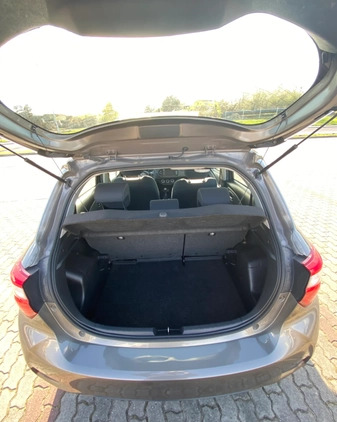 Toyota Yaris cena 48000 przebieg: 153352, rok produkcji 2018 z Warszawa małe 211